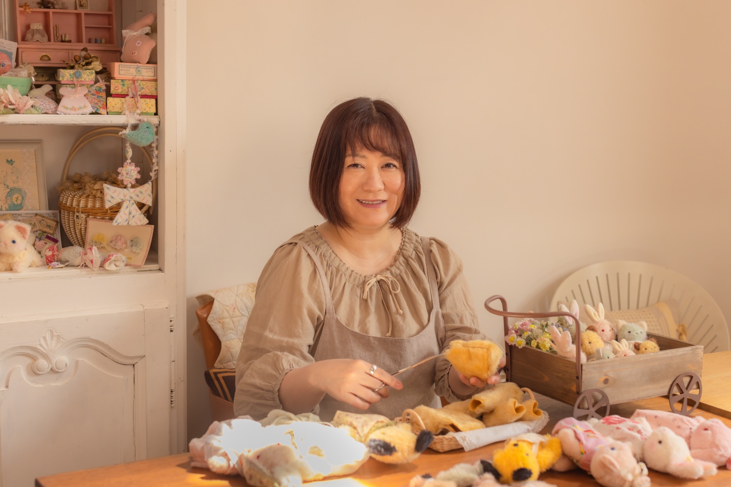 ���V �����q